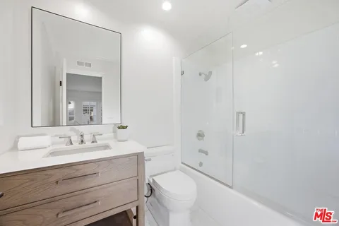 $3,695,000 | 19382 Woodlands Drive, Huntington Beach, CA 92648