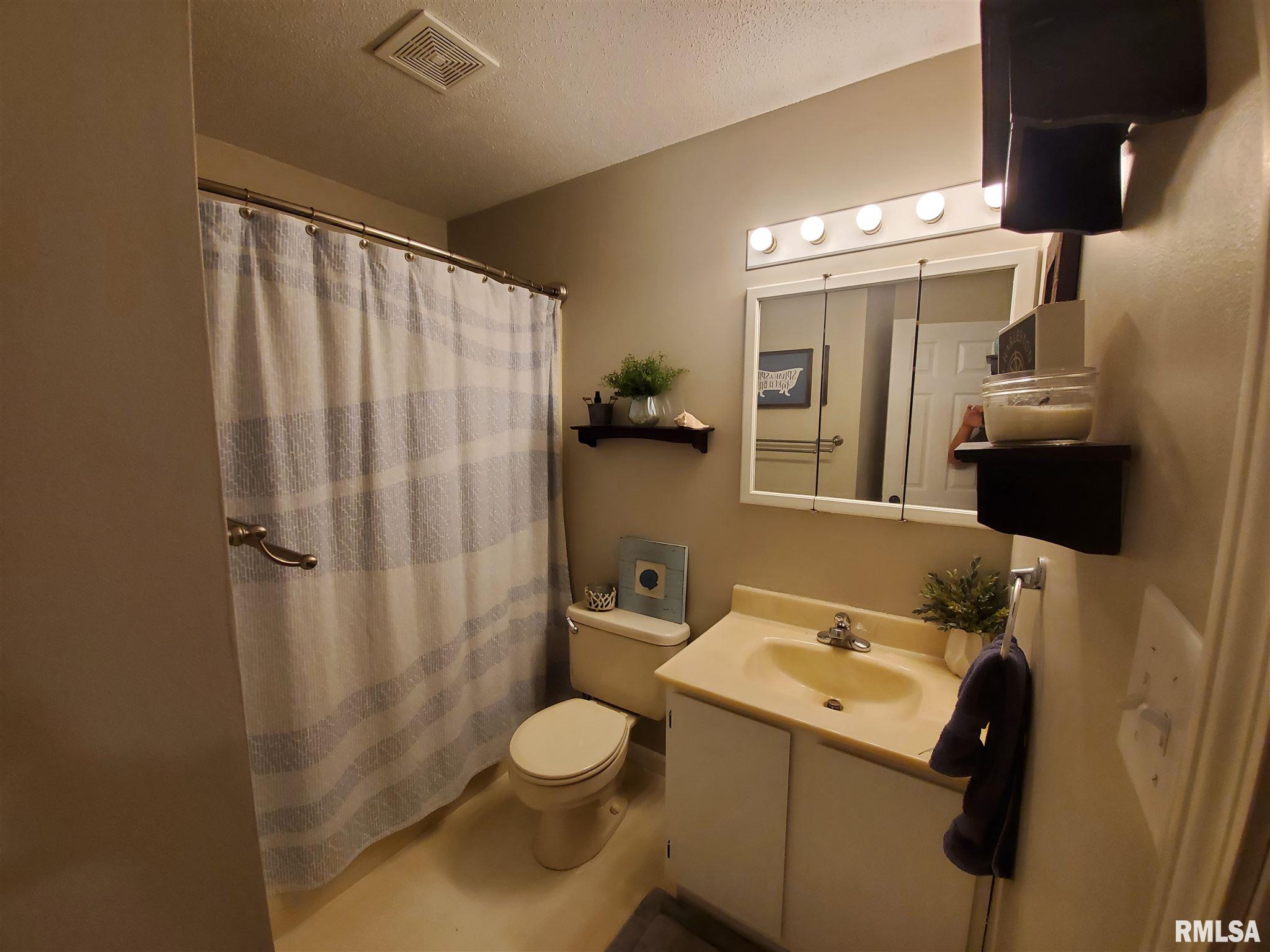 2506 North Raney Street Effingham, IL 62401 - Photo 13 of 21 Gallery Image 13