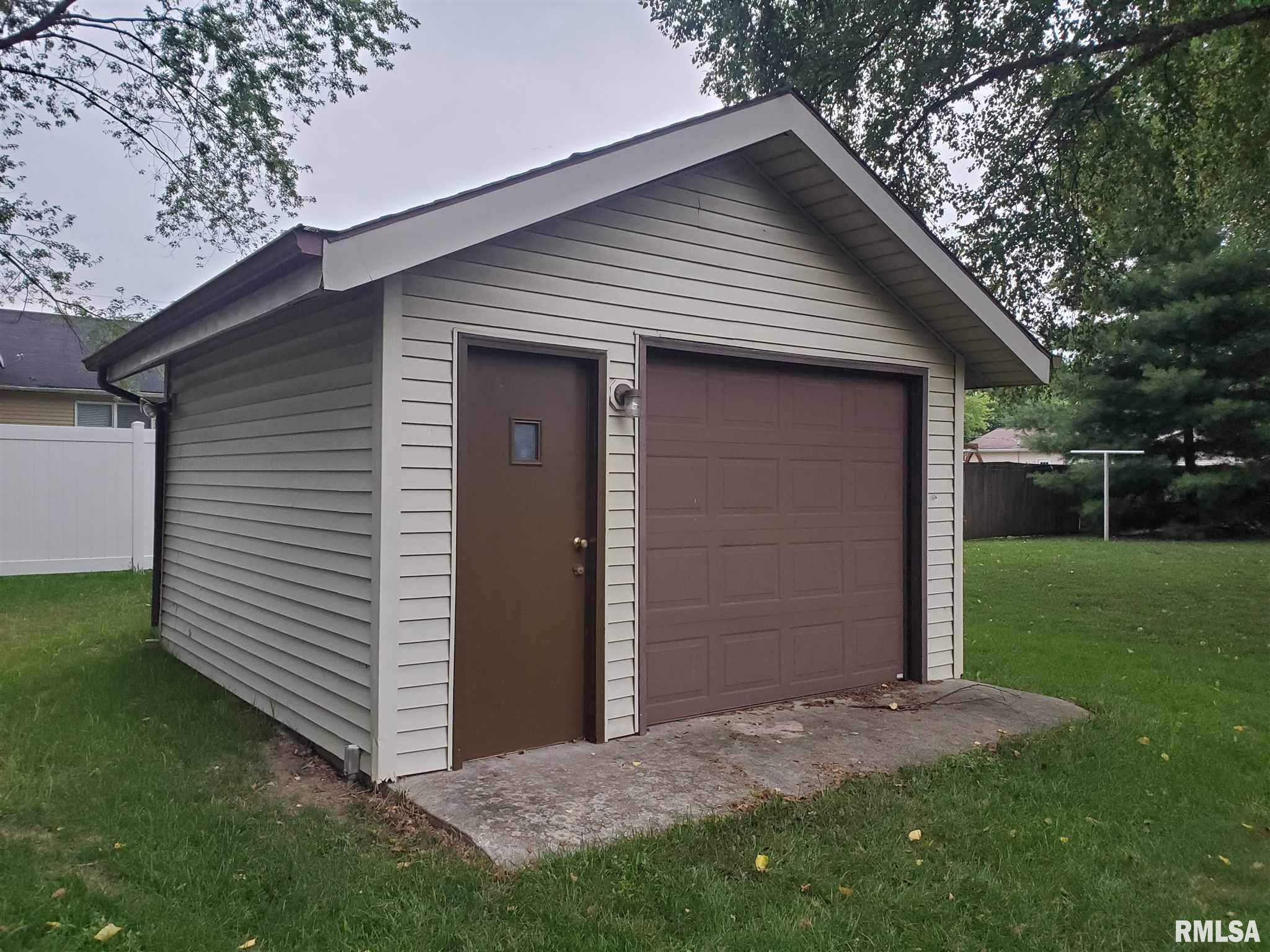 2506 North Raney Street Effingham, IL 62401 - Photo 20 of 21 Gallery Image 20