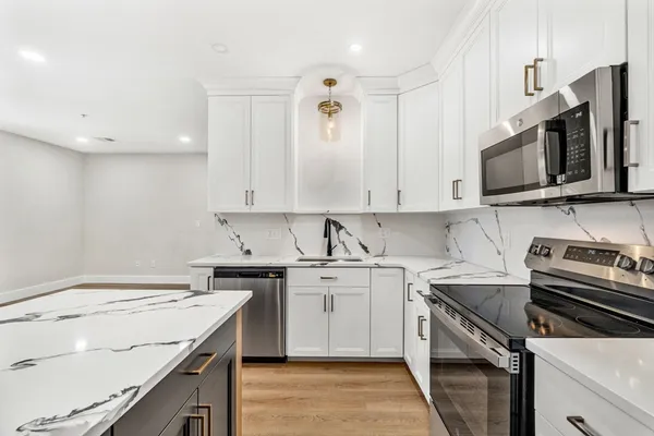 $649,900 | 441 Washington Street, Unit 301, Dedham, MA 02026