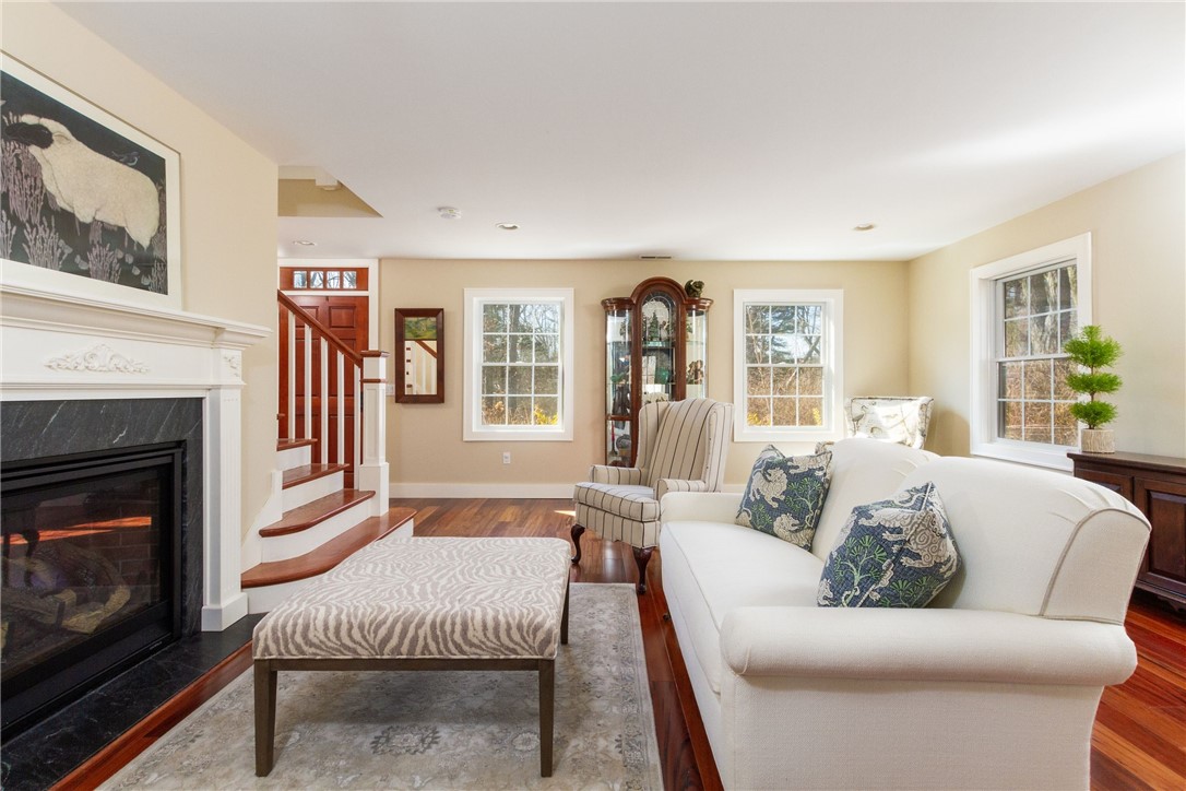 750 Gilbert Stuart Road North Kingstown, RI 02874 - Photo 18 of 44 Living Room