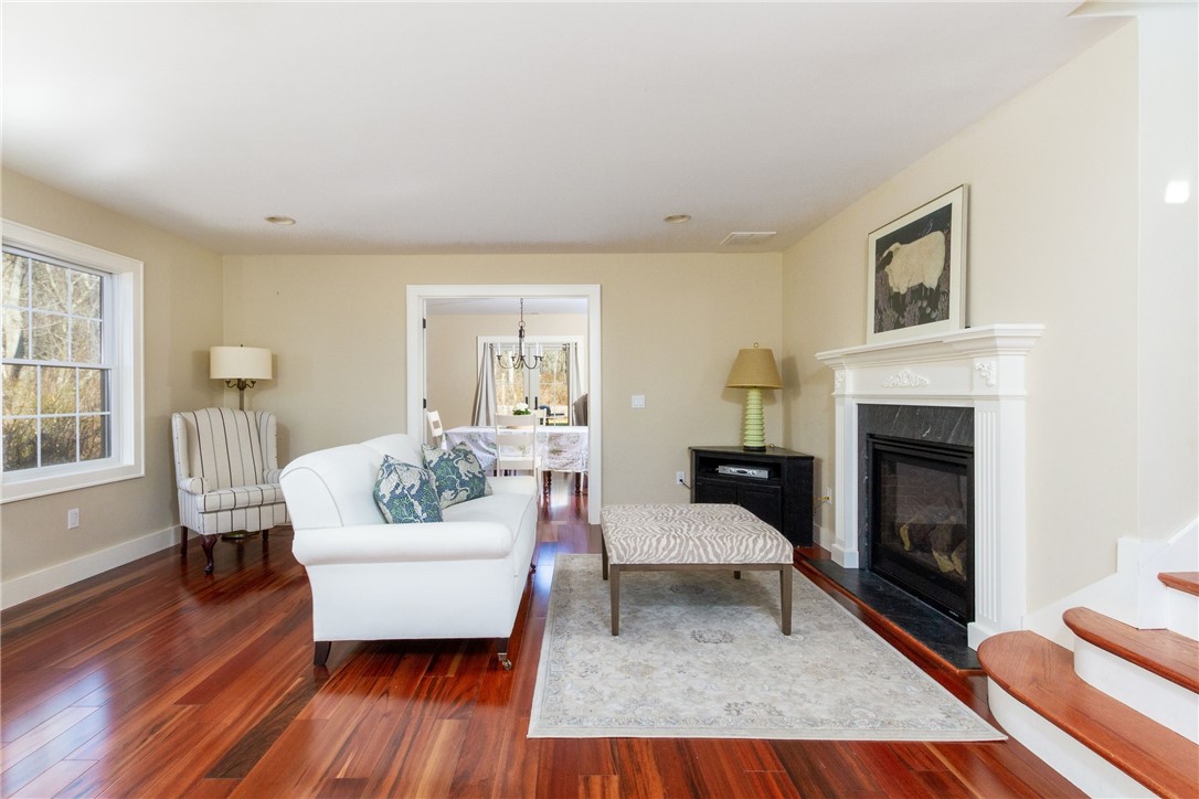 750 Gilbert Stuart Road North Kingstown, RI 02874 - Photo 19 of 44 Living Room