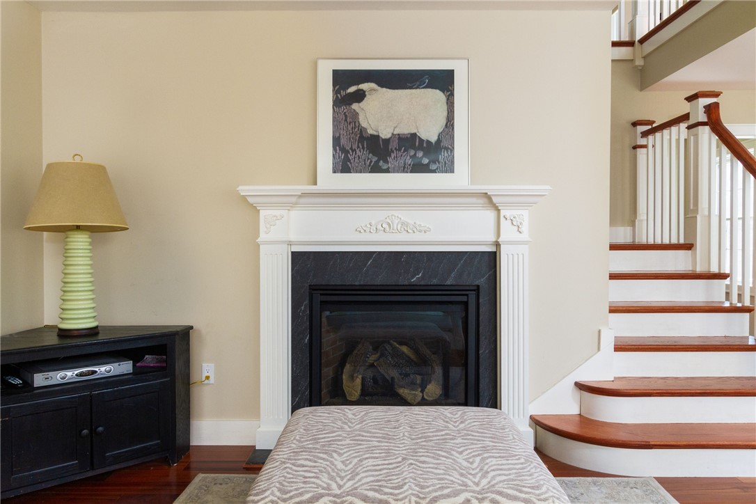 750 Gilbert Stuart Road North Kingstown, RI 02874 - Photo 21 of 44 Living Room
