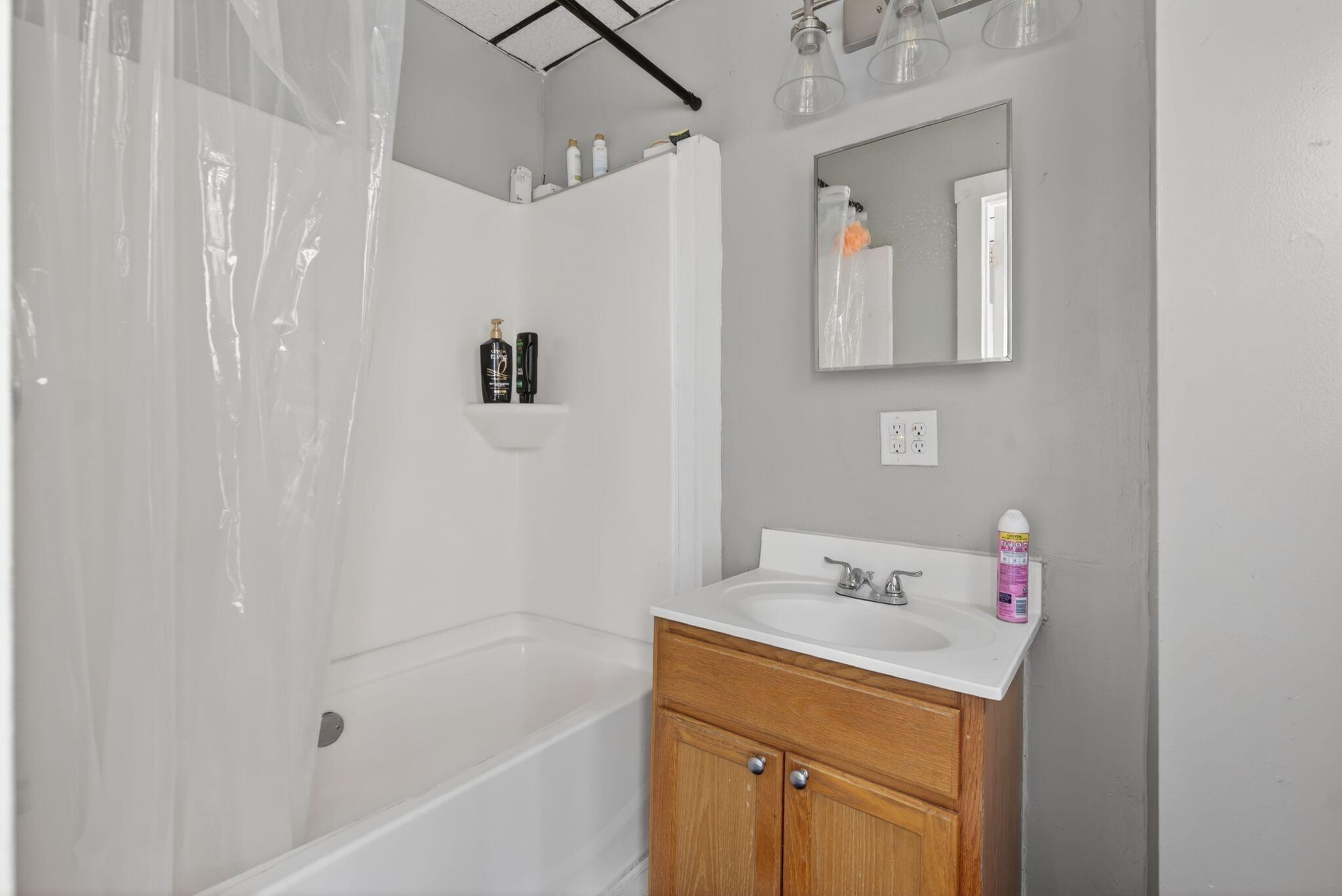 153 Pine Street Lewiston, ME 04240 - Photo 30 of 38 Unit 1 Bathroom