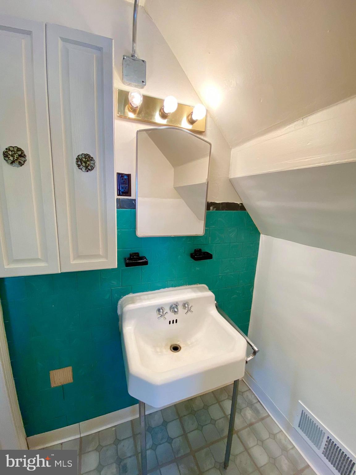 4003 Ridgecroft Road, Unit 2 Baltimore, MD 21206 - Photo 7 of 8