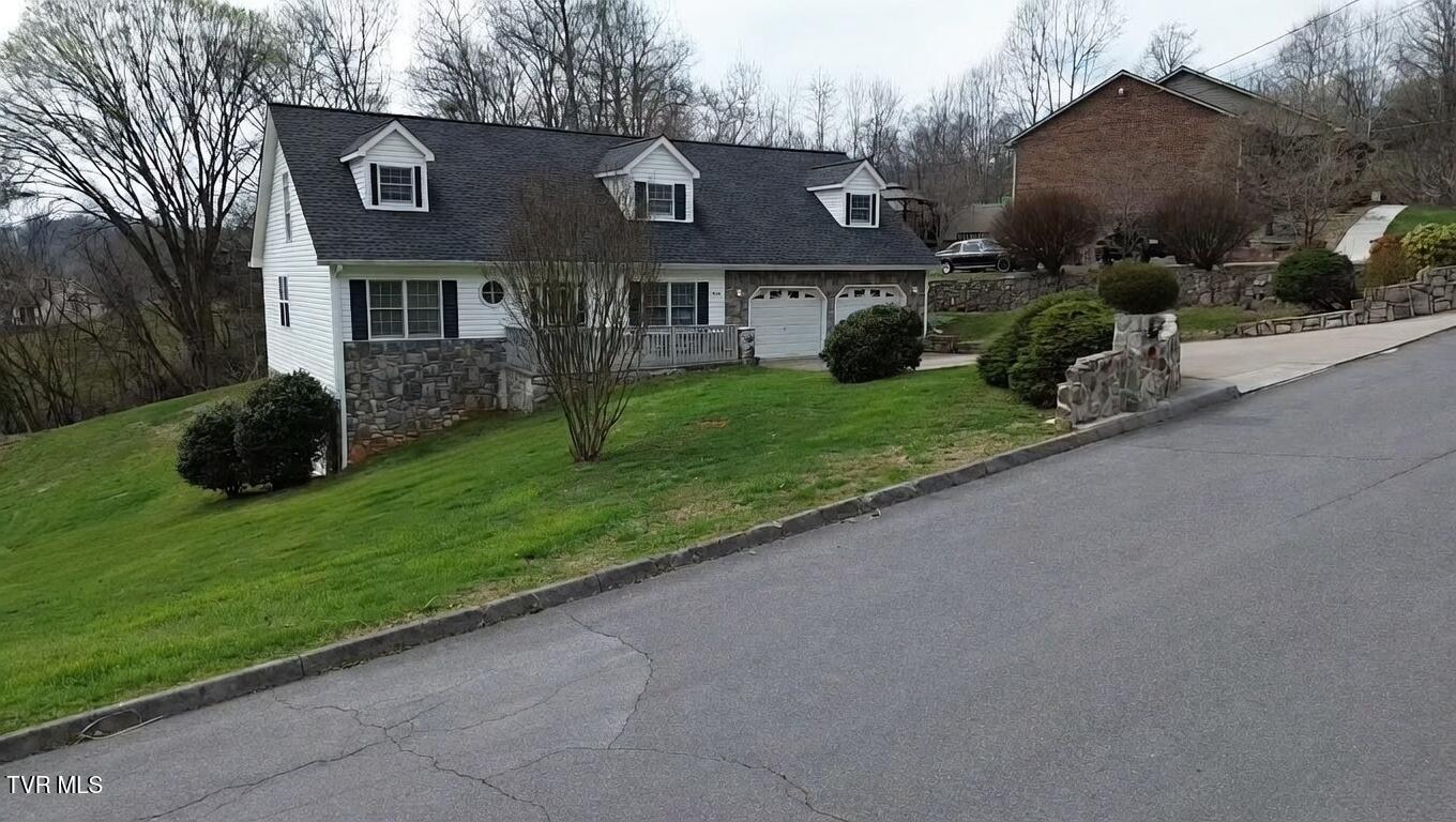 744 Stuffle Street Kingsport, TN 37660 - Photo 4 of 71 image