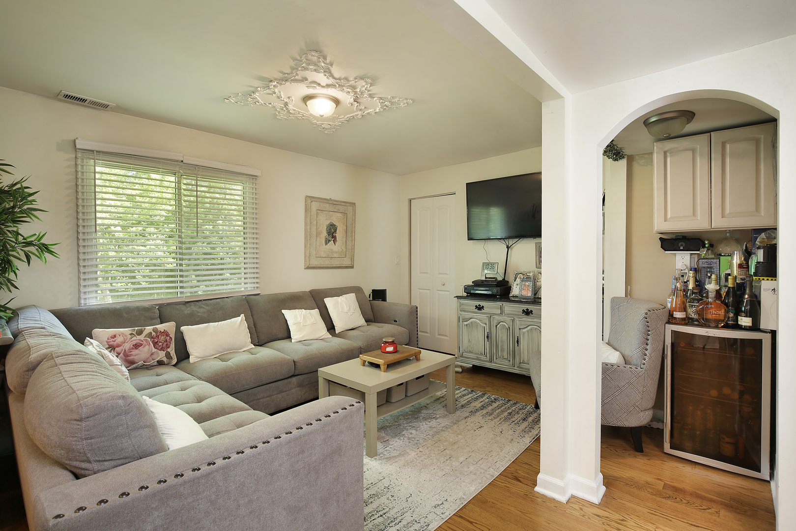 2015 Greenview Road Northbrook, IL 60062 - Photo 6 of 11 a living room with furniture and a flat screen tv