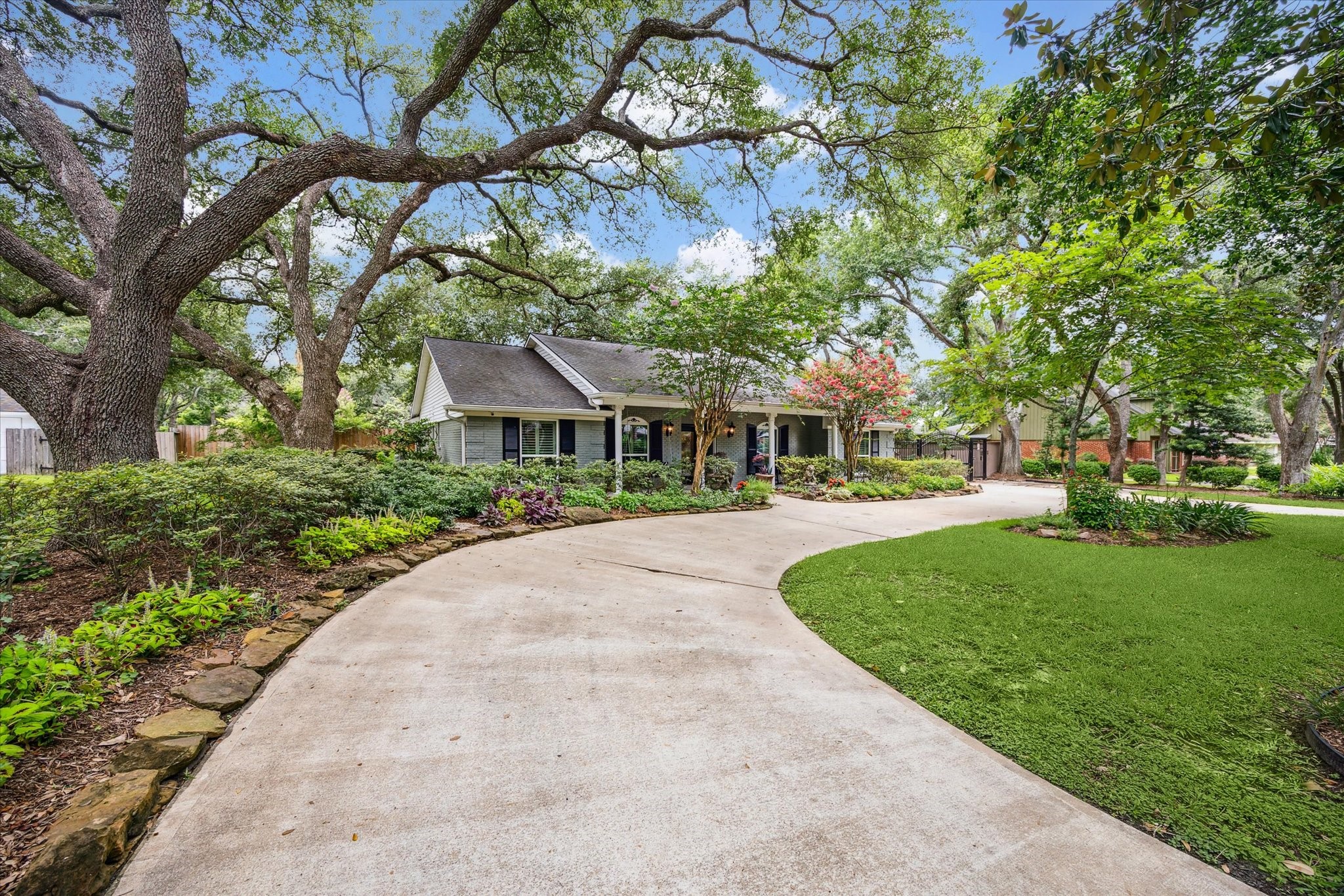 9006 Bonhomme Road Houston, TX 77074 - Photo 2 of 23