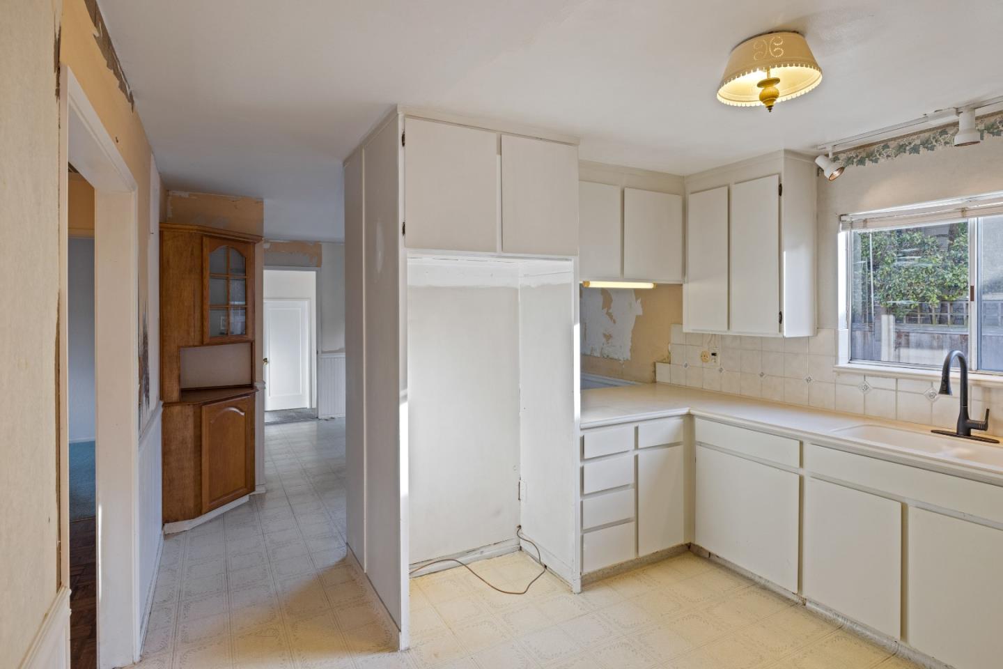 821 Cedar Street Pacific Grove, CA 93950 - Photo 11 of 25