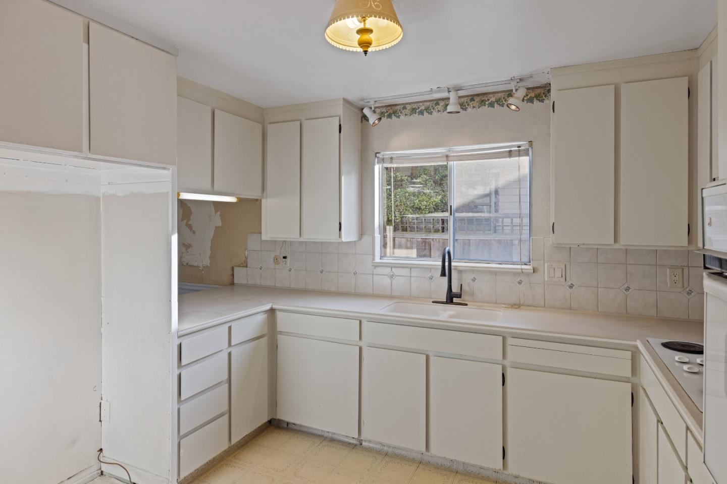 821 Cedar Street Pacific Grove, CA 93950 - Photo 8 of 25