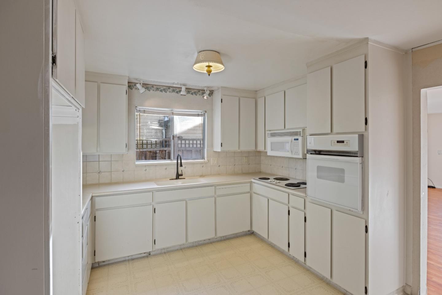 821 Cedar Street Pacific Grove, CA 93950 - Photo 10 of 25