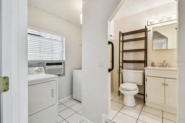 $1,075,000 | 10104 Sandpiper Road East, Bradenton, FL 34209