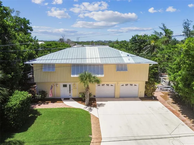 $1,075,000 | 10104 Sandpiper Road East, Bradenton, FL 34209