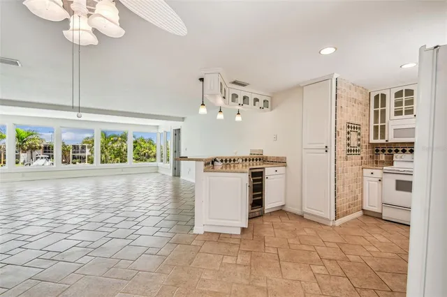 $1,075,000 | 10104 Sandpiper Road East, Bradenton, FL 34209