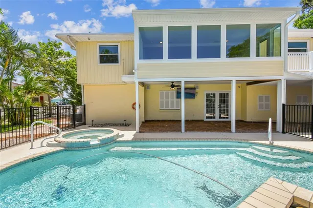 $1,075,000 | 10104 Sandpiper Road East, Bradenton, FL 34209