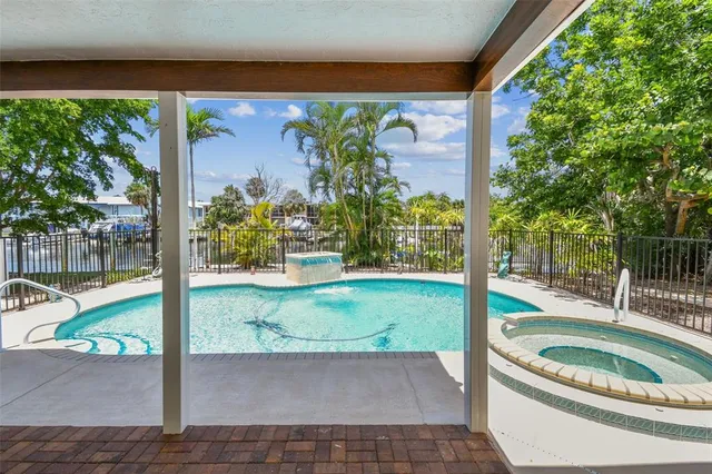 $1,075,000 | 10104 Sandpiper Road East, Bradenton, FL 34209