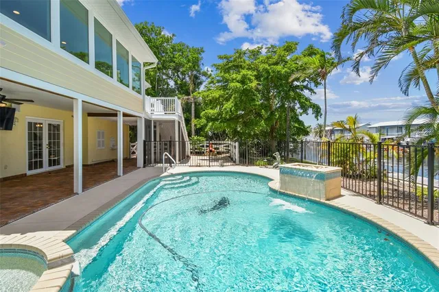 $1,075,000 | 10104 Sandpiper Road East, Bradenton, FL 34209