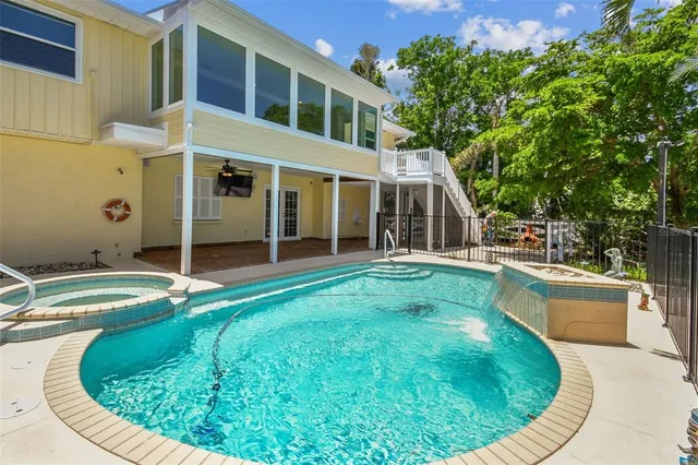 $1,075,000 | 10104 Sandpiper Road East, Bradenton, FL 34209