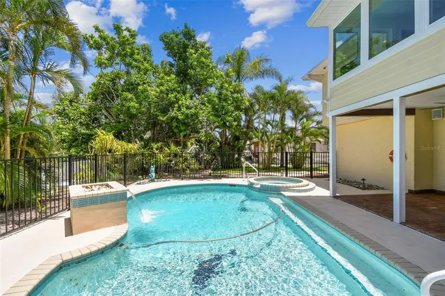 $1,075,000 | 10104 Sandpiper Road East, Bradenton, FL 34209