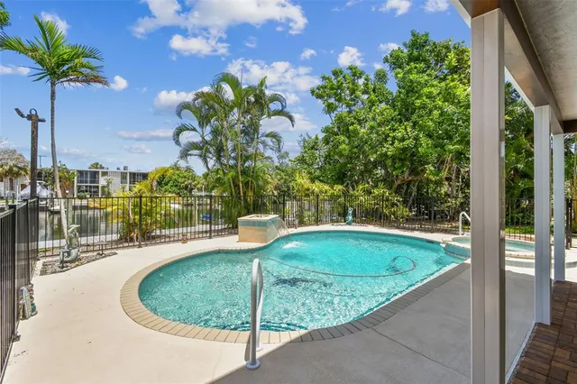 $1,075,000 | 10104 Sandpiper Road East, Bradenton, FL 34209