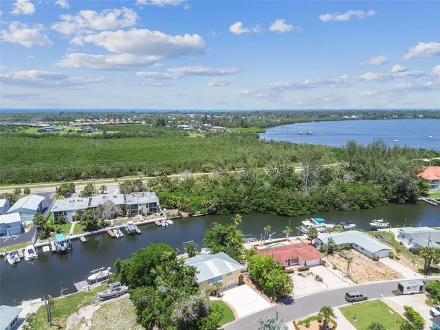 $1,075,000 | 10104 Sandpiper Road East, Bradenton, FL 34209