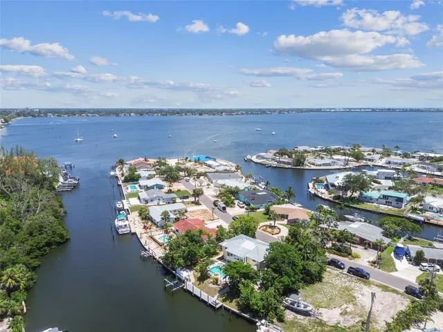 $1,075,000 | 10104 Sandpiper Road East, Bradenton, FL 34209