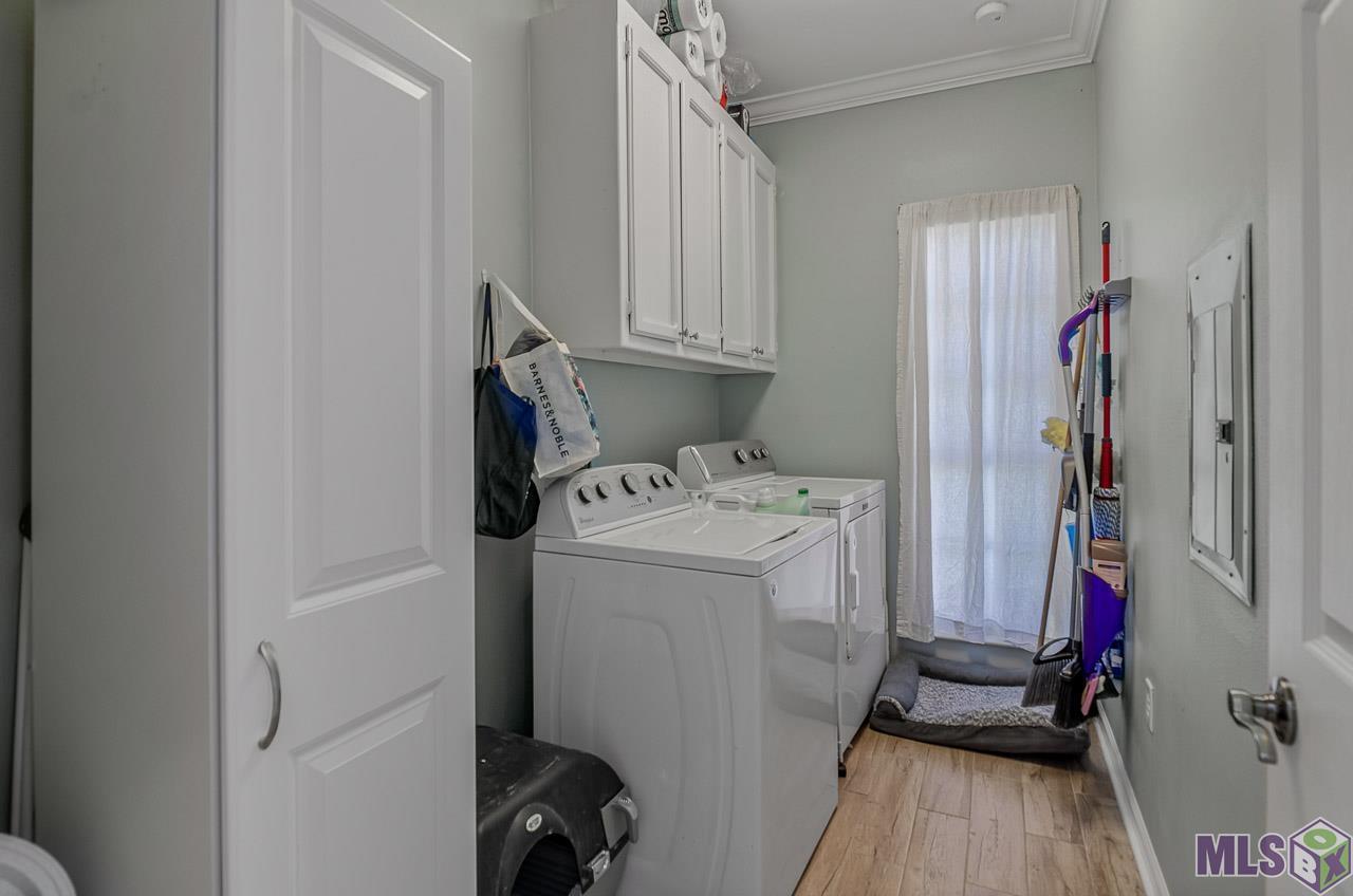 15464 Point Breton Avenue Baton Rouge, LA 70817 - Photo 18 of 25 Large Laundry Room
