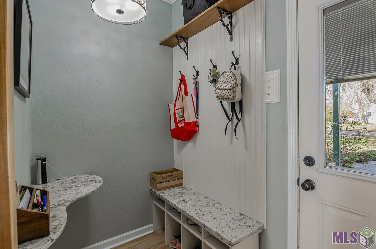 15464 Point Breton Avenue Baton Rouge, LA 70817 - Photo 19 of 25 Office Nook/Mud Room