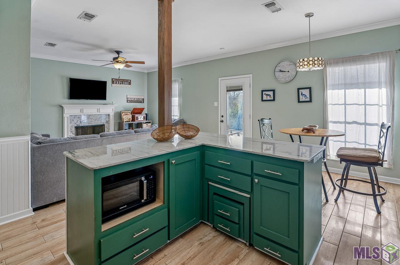 15464 Point Breton Avenue Baton Rouge, LA 70817 - Photo 2 of 25 Island with Quartz