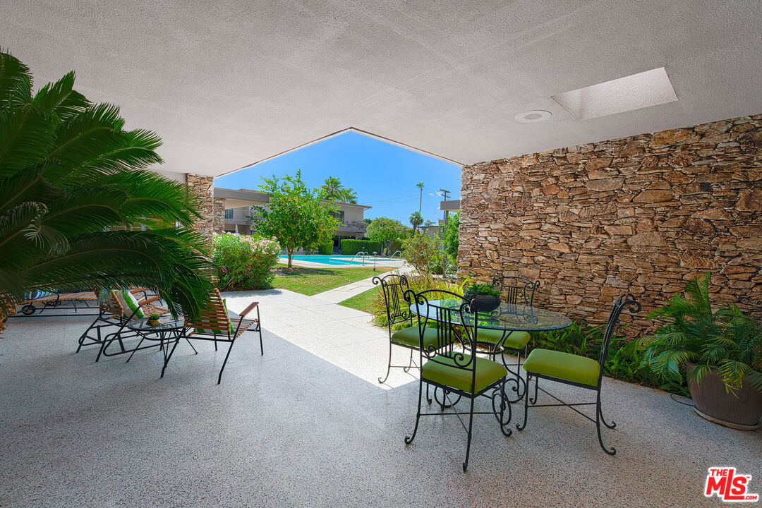 500 West Arenas Road, Unit 8 Palm Springs, CA 92262 - Photo 5 of 36