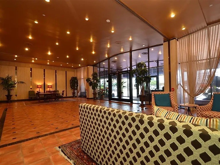 2016 Main Street, Unit 903 Houston, TX 77002 - Photo 16 of 25 Lobby 2