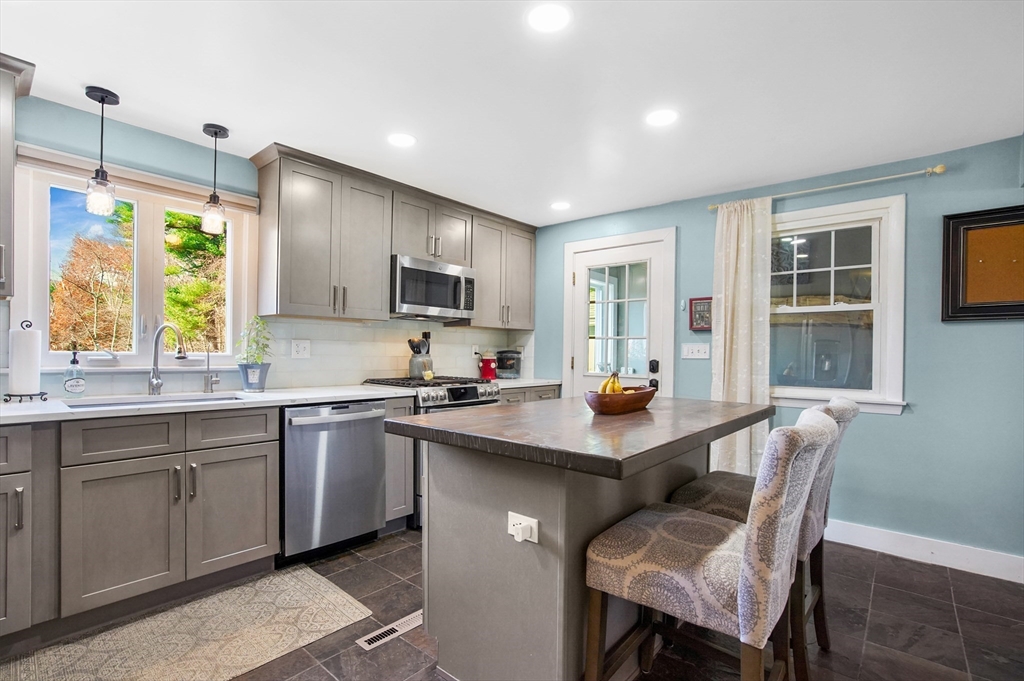 2112 Baptist Hill Road Palmer, MA 01069 - Photo 5 of 42