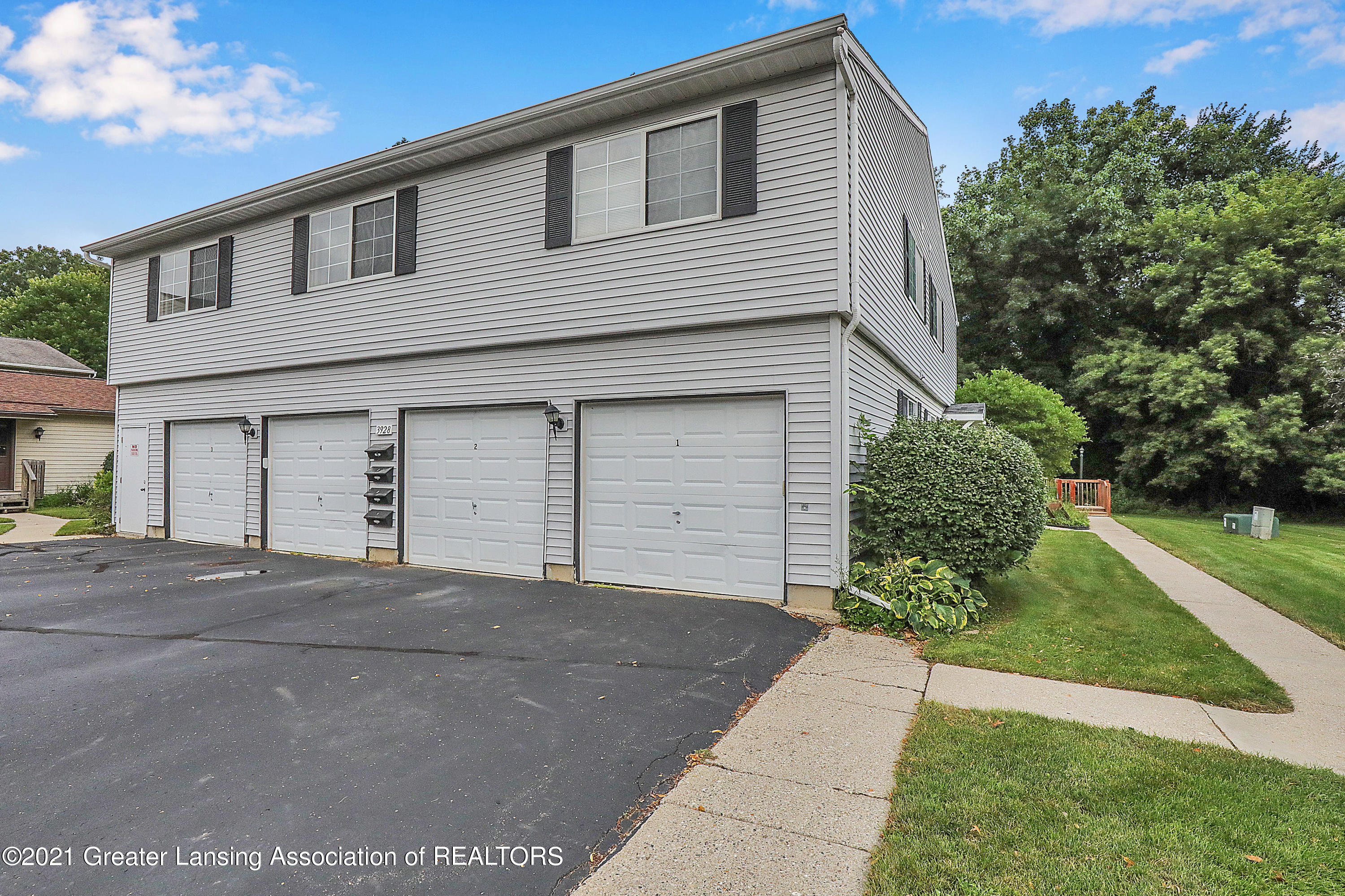 3928 Hunters Ridge Drive, Unit 1 Lansing, MI 48911 - Photo 2 of 18 9I3A2242