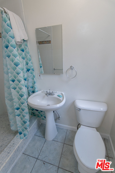 957 Terrace 49 Los Angeles, CA 90042 - Photo 16 of 28