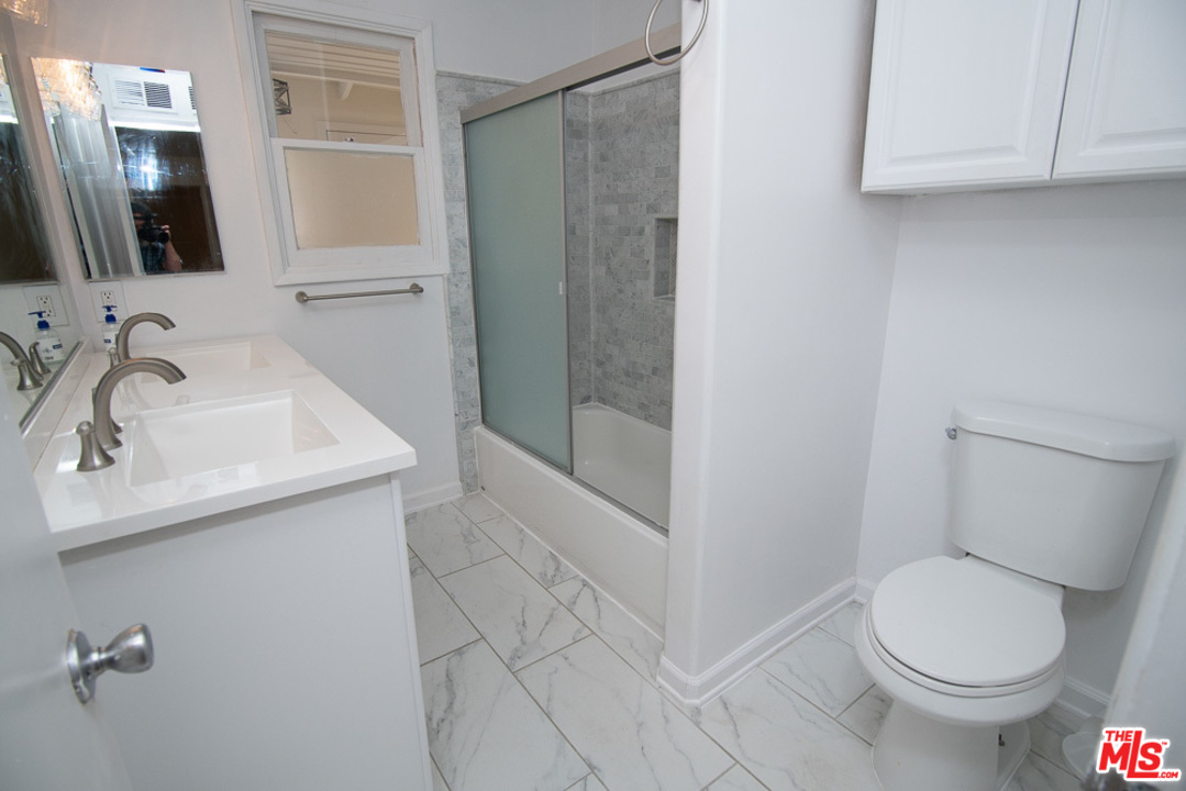 957 Terrace 49 Los Angeles, CA 90042 - Photo 19 of 28