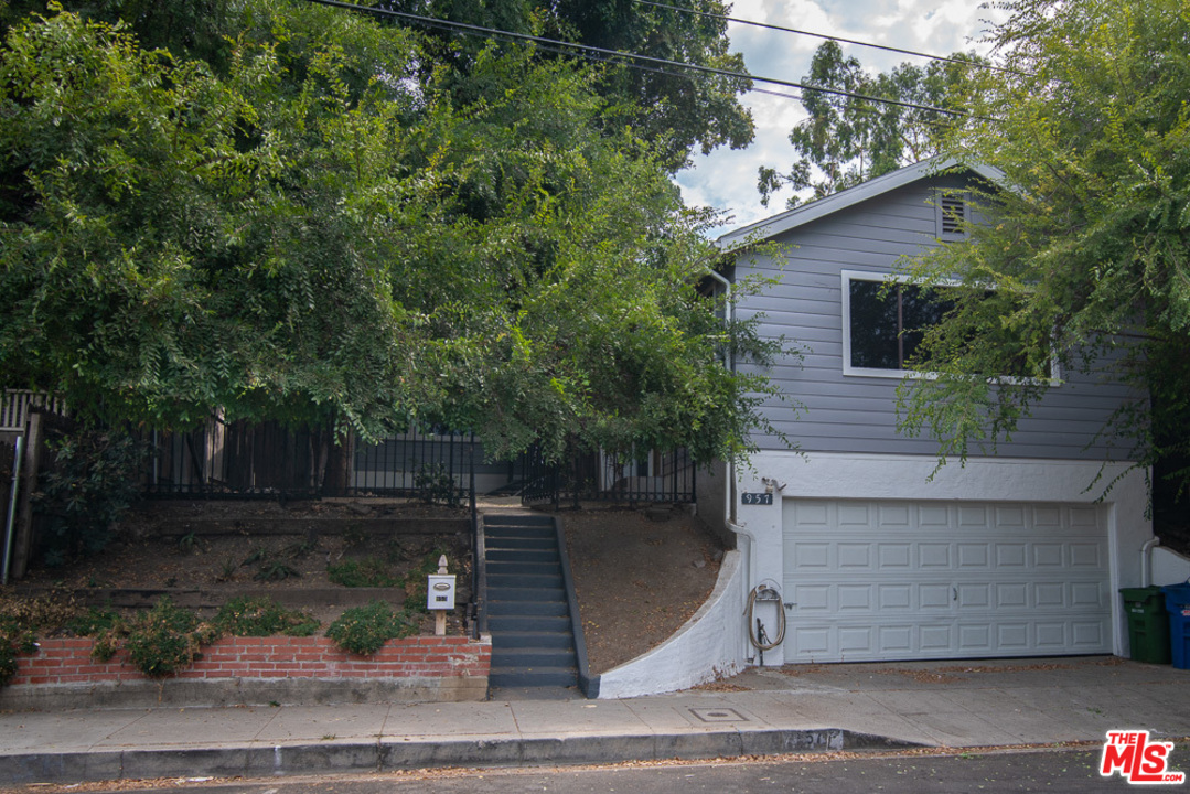 957 Terrace 49 Los Angeles, CA 90042 - Photo 2 of 28