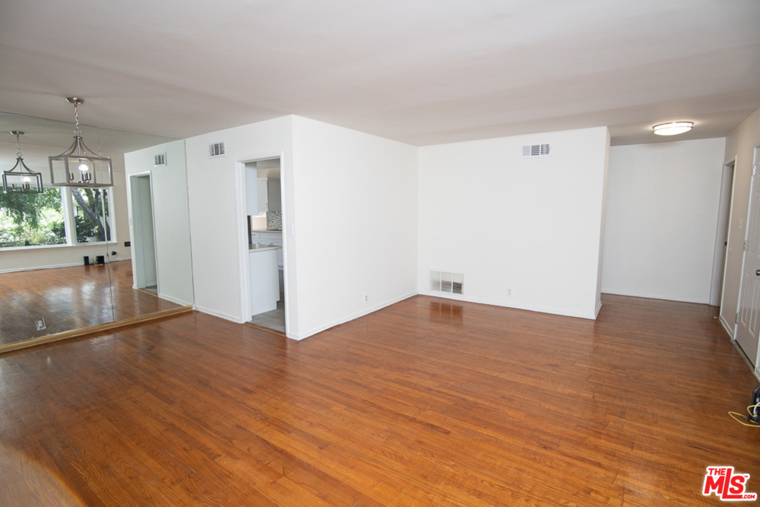 957 Terrace 49 Los Angeles, CA 90042 - Photo 5 of 28