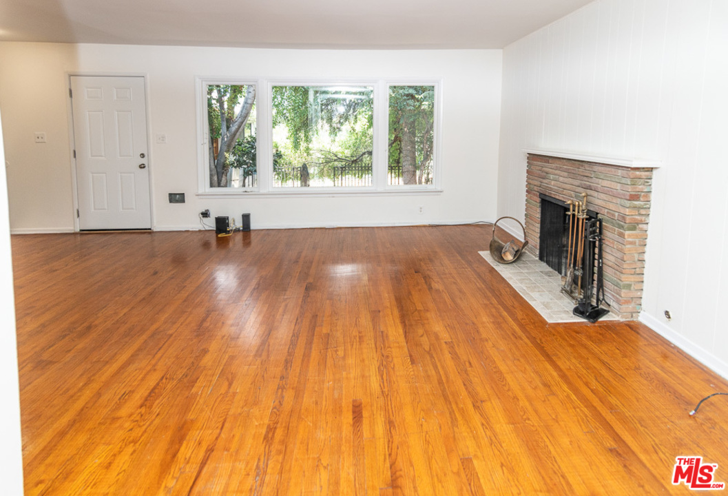 957 Terrace 49 Los Angeles, CA 90042 - Photo 7 of 28