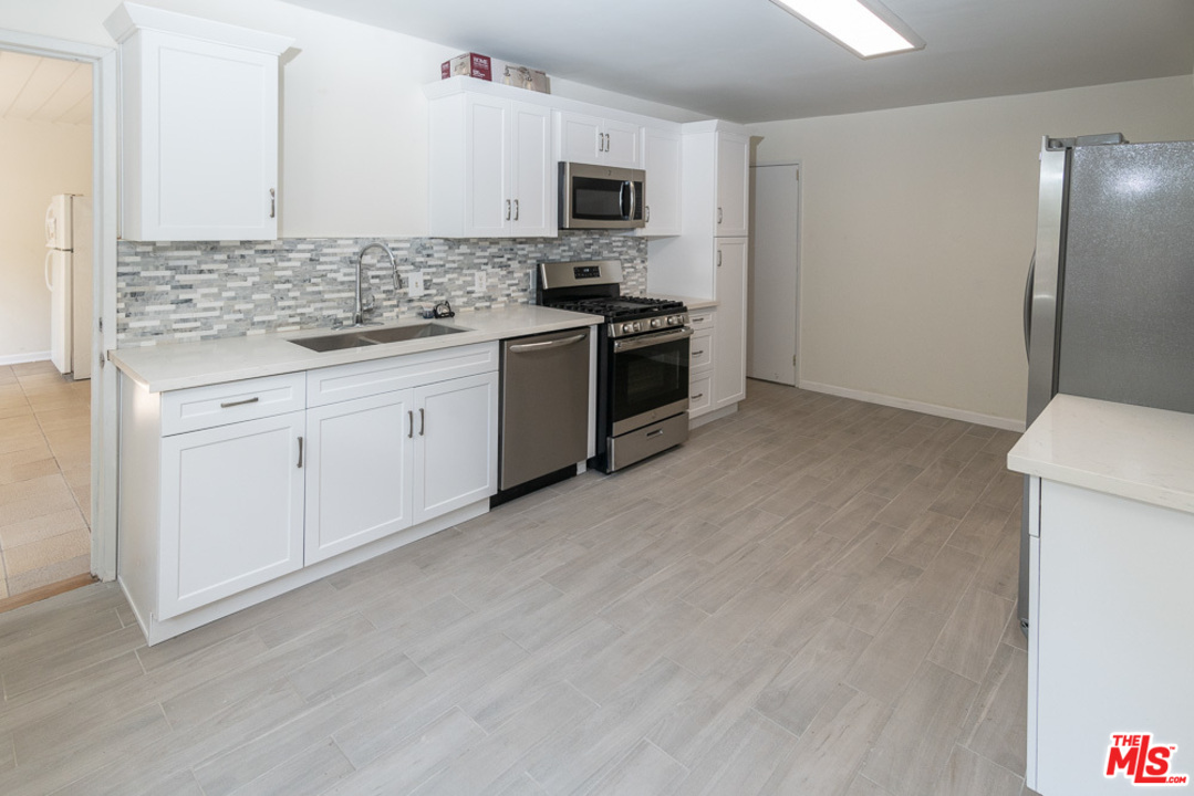 957 Terrace 49 Los Angeles, CA 90042 - Photo 10 of 28