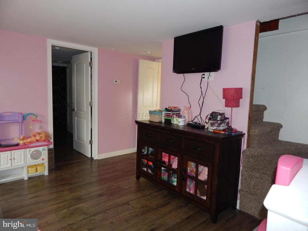 33961 Line Road Parsonsburg, MD 21849 - Photo 14 of 20 a living room with furniture and a flat screen tv