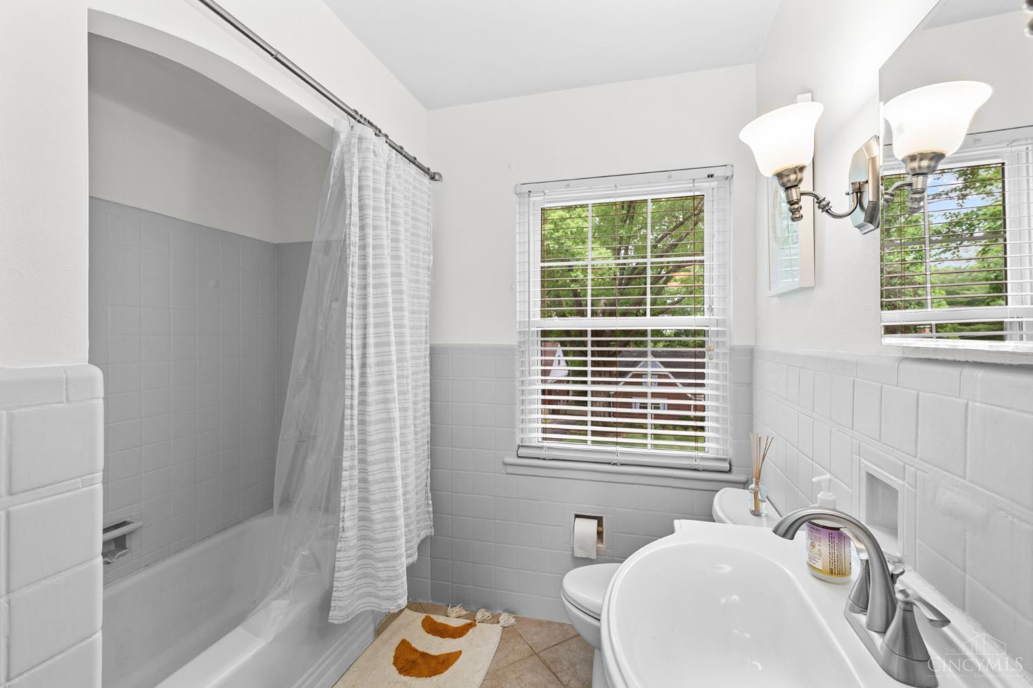 2722 Ridgewood Avenue Cincinnati, OH 45213 - Photo 27 of 53