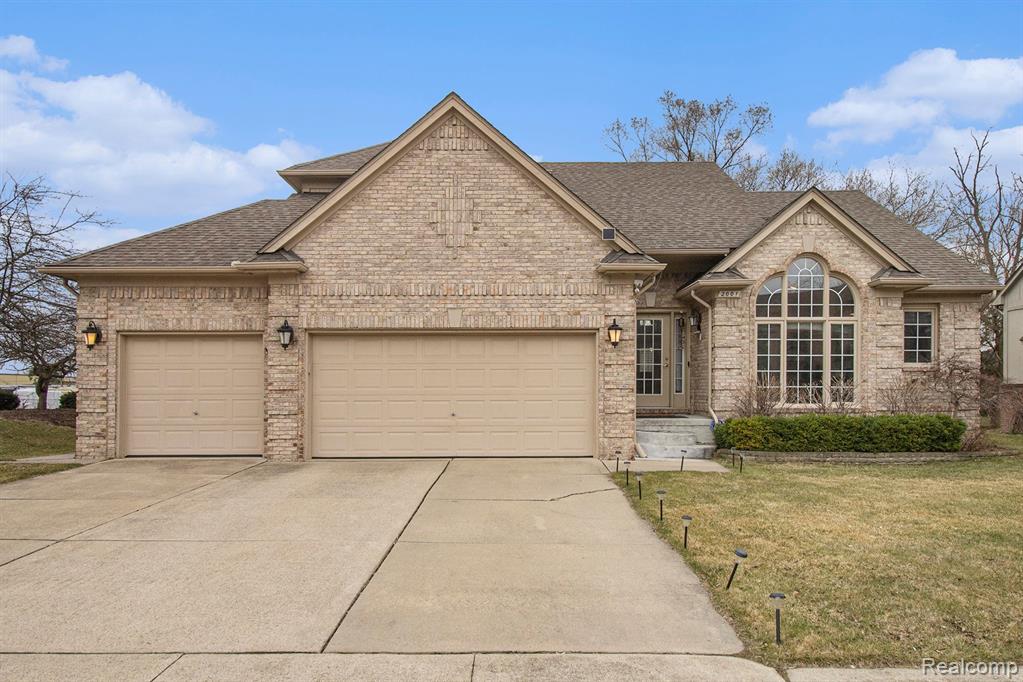 2001 Roundtree Rochester Hills, MI 48307 - Photo 1 of 37