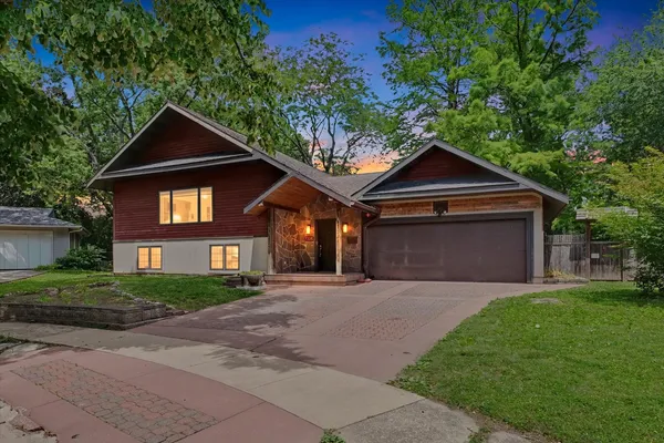 $325,000 | 2304 East Shurts Circle, Urbana, IL 61801