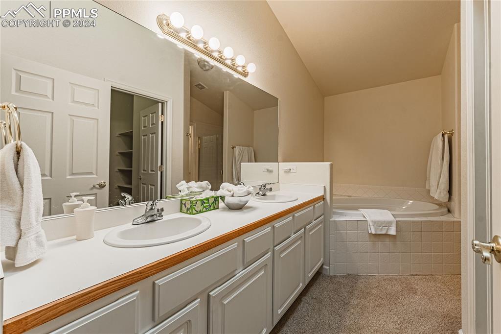 5148 Peak Villa Heights Colorado Springs, CO 80917 - Photo 19 of 45 Primary 5 piece bathroom