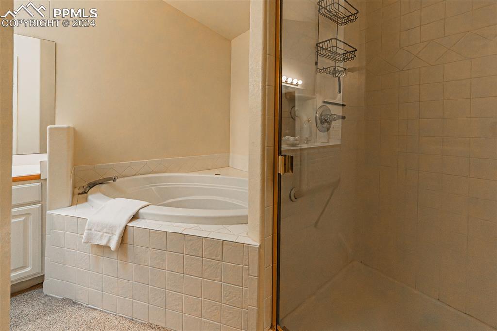 5148 Peak Villa Heights Colorado Springs, CO 80917 - Photo 20 of 45 Deep tub and walk-in shower