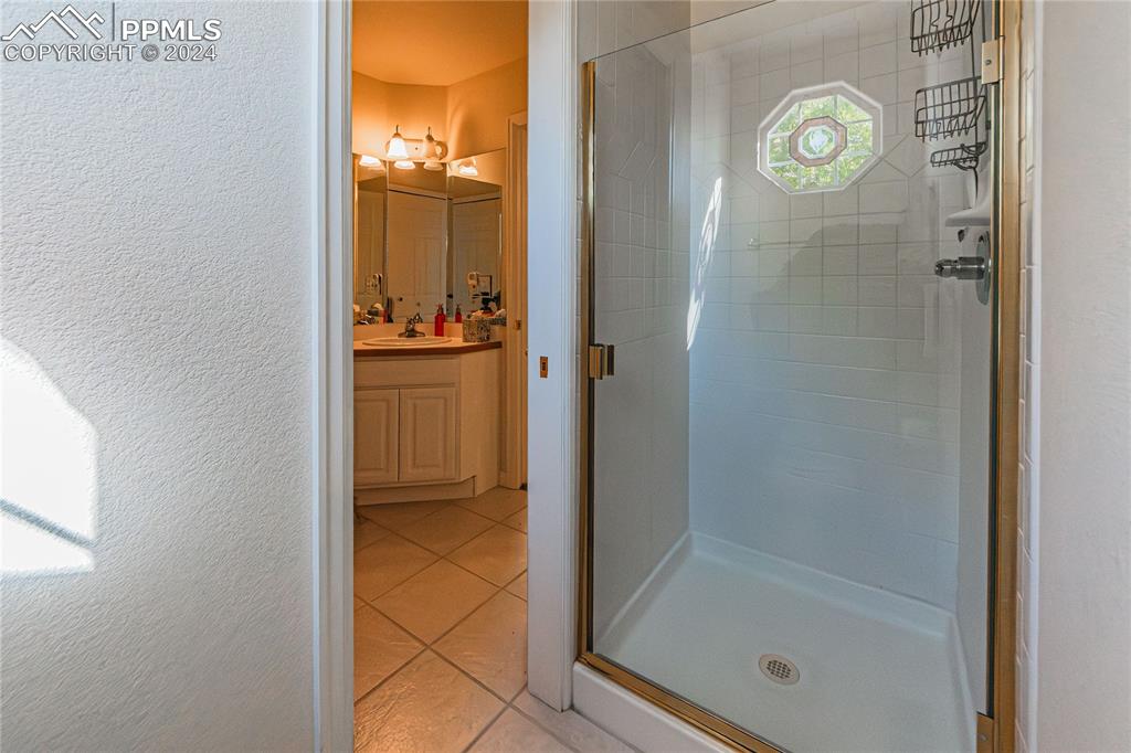 5148 Peak Villa Heights Colorado Springs, CO 80917 - Photo 23 of 45 Main level 3/4 bathroom