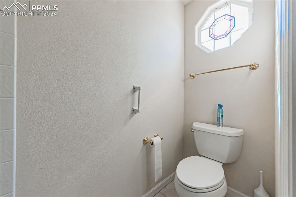 5148 Peak Villa Heights Colorado Springs, CO 80917 - Photo 25 of 45 Main level 3/4 bathroom