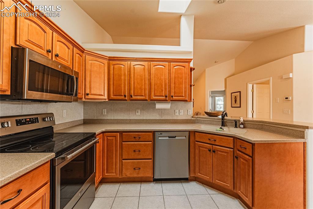 5148 Peak Villa Heights Colorado Springs, CO 80917 - Photo 8 of 45 Updated soft-close cabinets