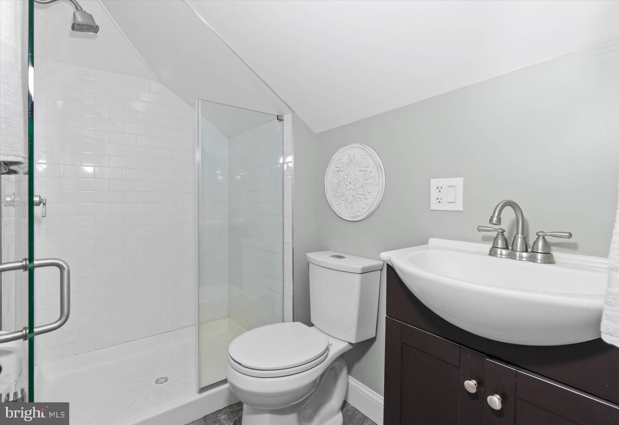 88 Locksley Road Glen Mills, PA 19342 - Photo 38 of 48 Au Pair Suite Bathroom