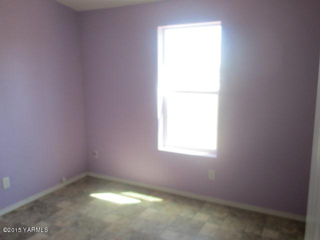 184 West Huntzinger Road Selah, WA 98942 - Photo 14 of 44 561-837253-bedroom 2